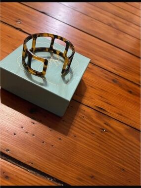 Tortoise Open-Link Resin Cuff Bracelet - Brown Tortoiseshell